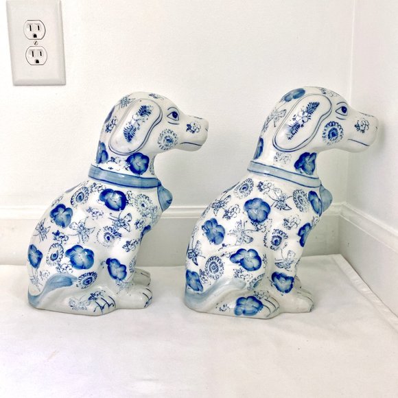RARE HAND PAINTED BLUE AND WHITE CHINOISERIE DOGS - PAIR H: 12" - Picture 3 of 9